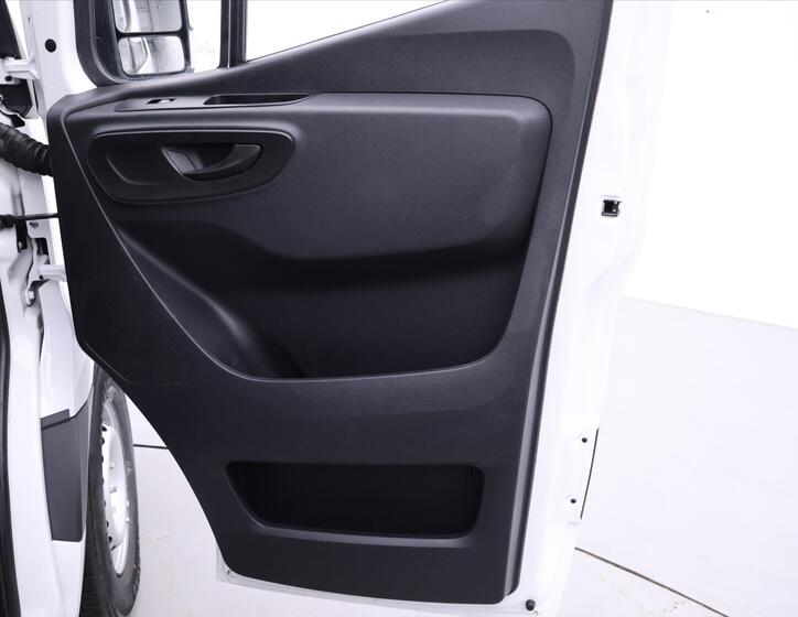 Mercedes-Benz Sprinter 11