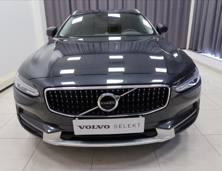 Volvo V90 2