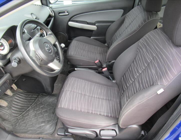 Mazda 2 10