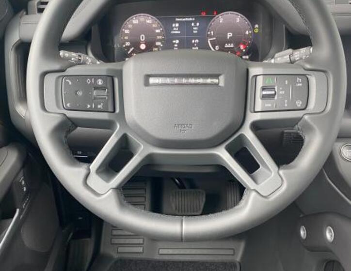 Land Rover Defender 15