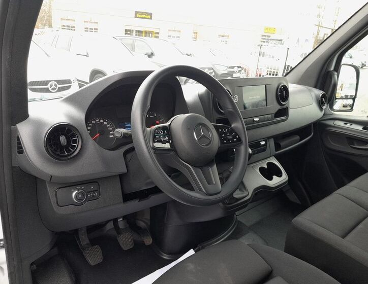 Mercedes-Benz Sprinter 9