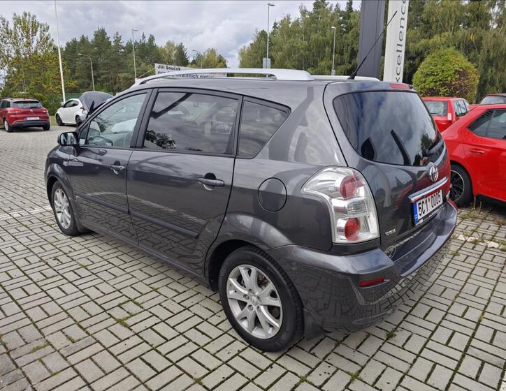 Toyota Corolla Verso 4