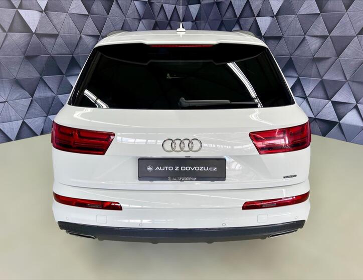 Audi Q7 6