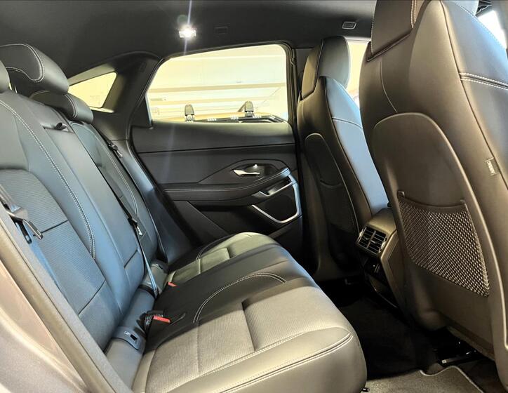 Jaguar E-Pace 22