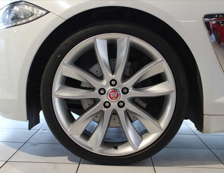 Jaguar XF 16