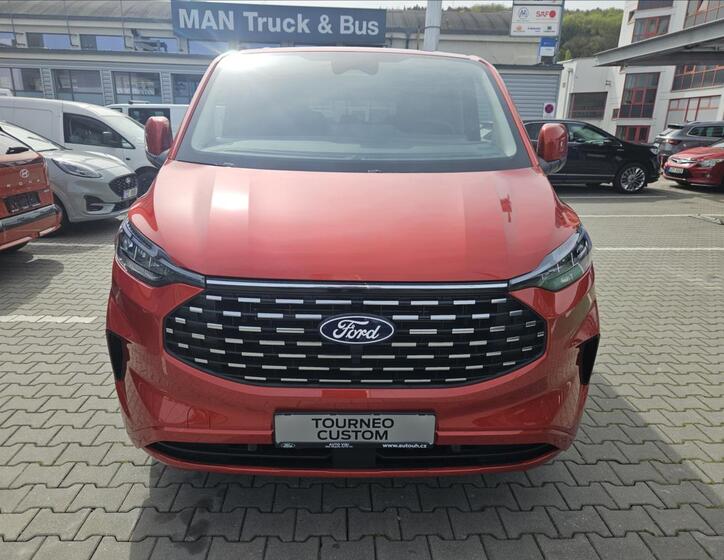 Ford Tourneo Custom 8