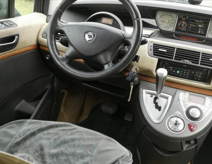 Lancia Phedra 7