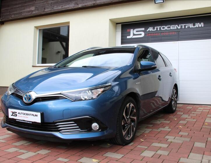 Toyota Auris 1