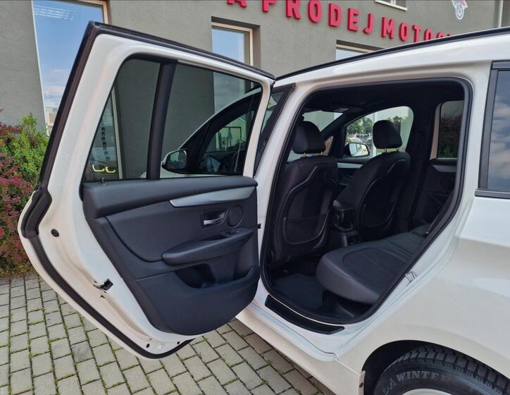BMW Řada 2 18
