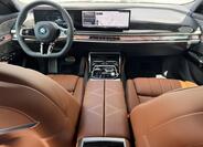 BMW i7 8