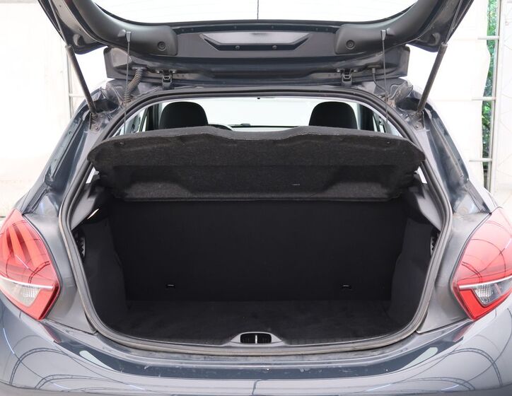 Peugeot 208 11