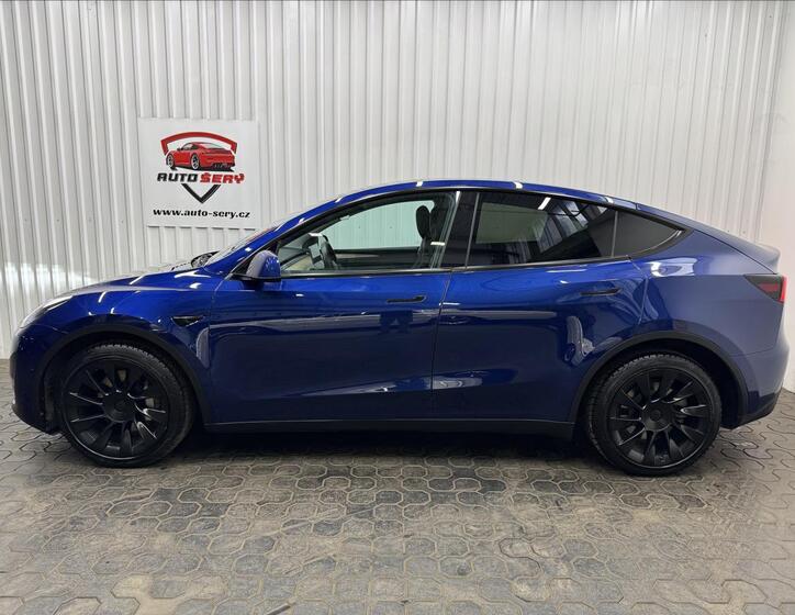Tesla Model Y 4