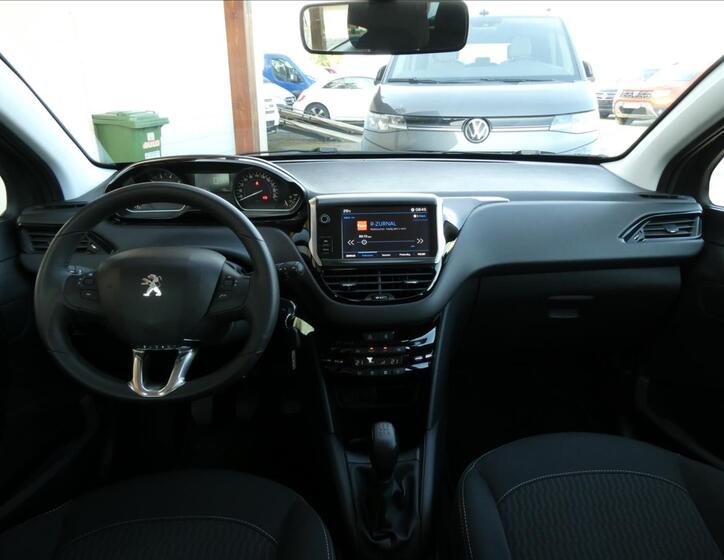 Peugeot 208 26