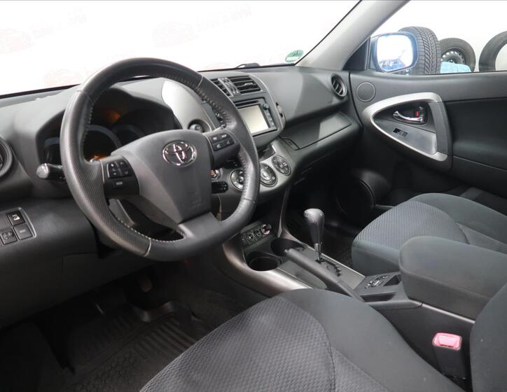 Toyota RAV4 10