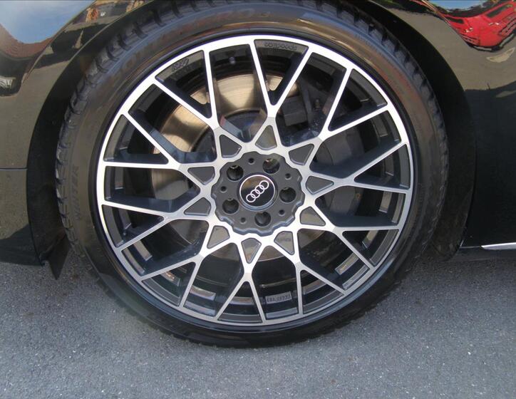 Audi A8 10