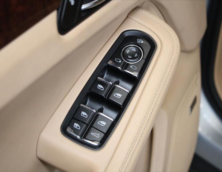 Porsche Macan 19