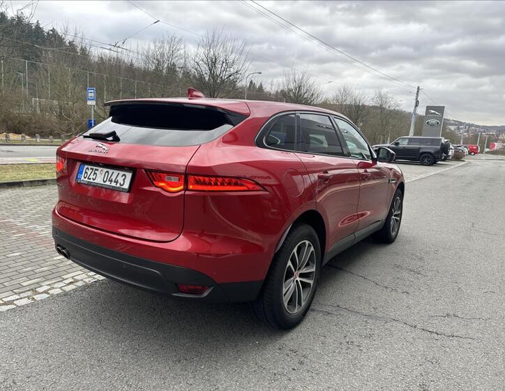 Jaguar F-Pace 6