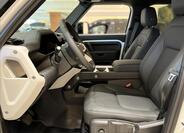 Land Rover Defender 11