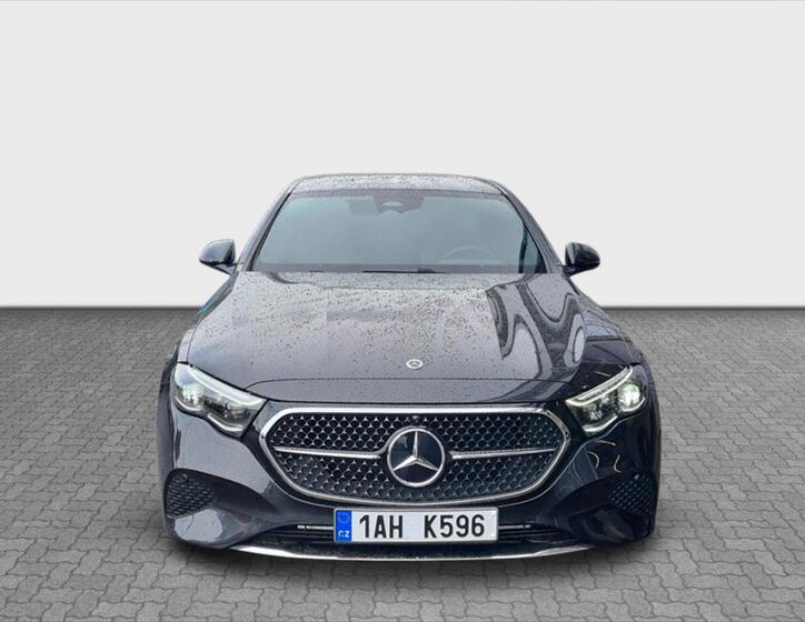 Mercedes-Benz Třídy E 8
