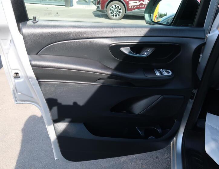 Mercedes-Benz Vito 21