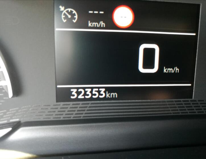 Peugeot 208 6