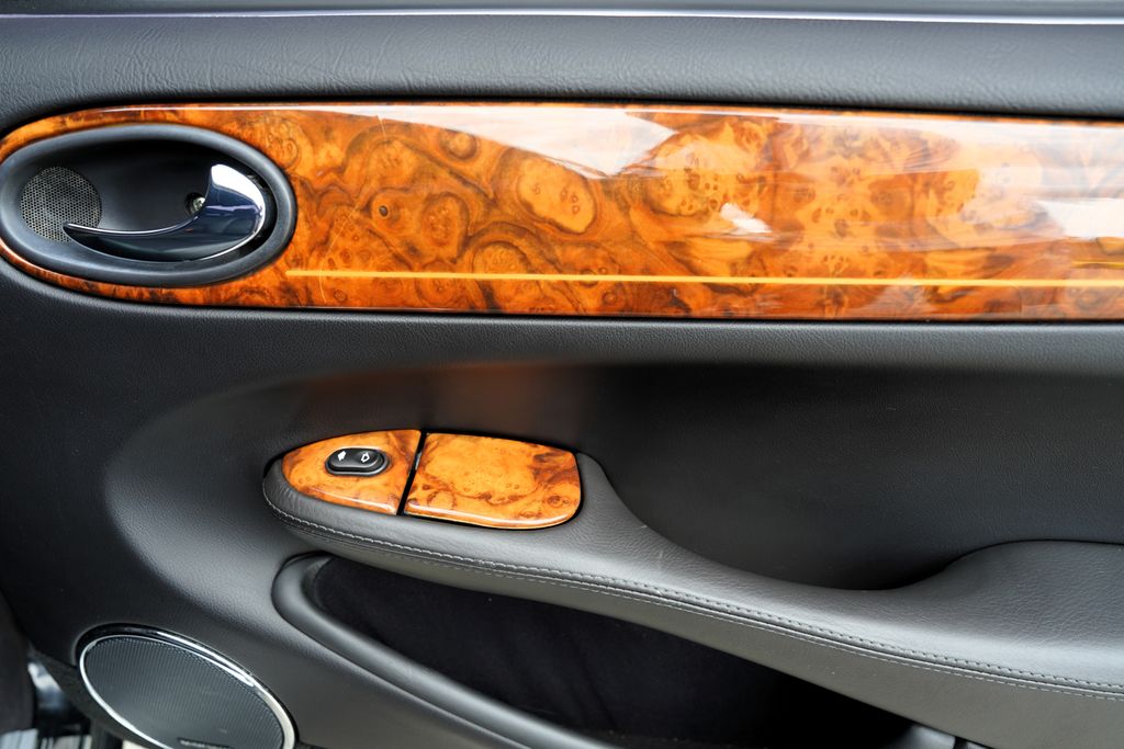 Jaguar XJR