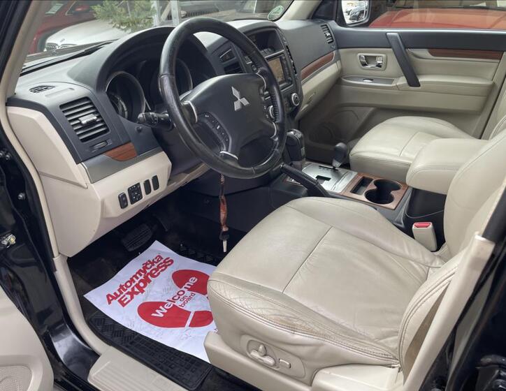 Mitsubishi Pajero 14