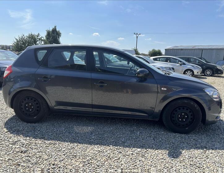 KIA Ceed 4