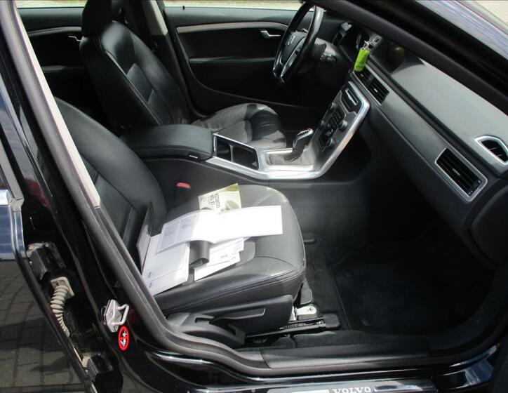 Volvo XC70 13
