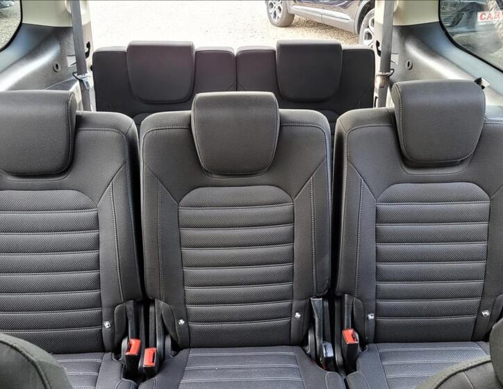 Ford Galaxy 37