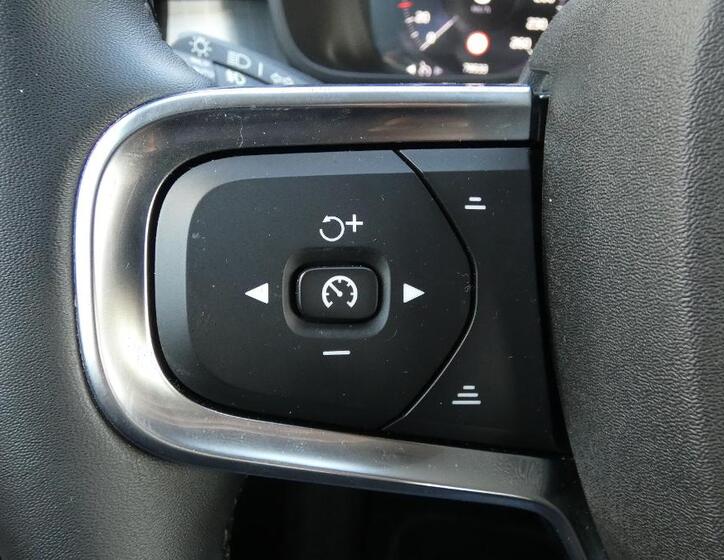 Volvo XC40 11