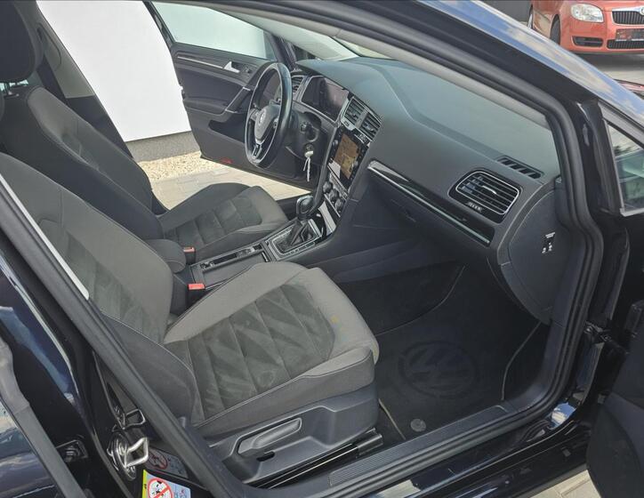 Volkswagen Golf 30
