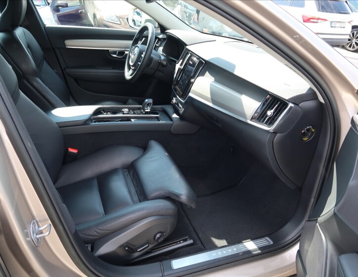 Volvo V90 13