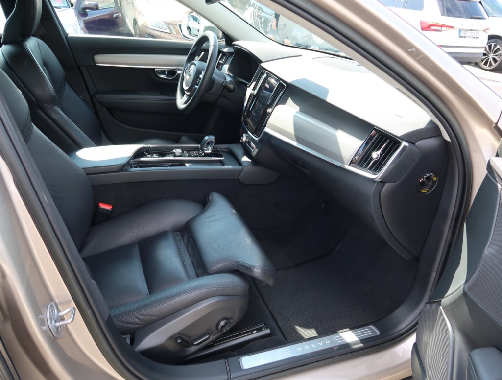 Volvo V90