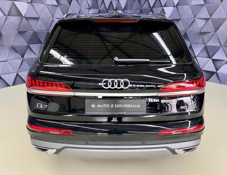 Audi Q7 6