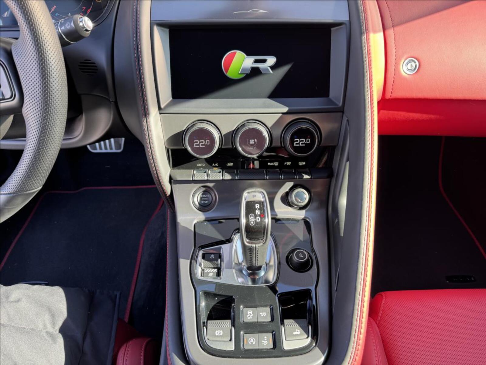 Jaguar F-Type 37
