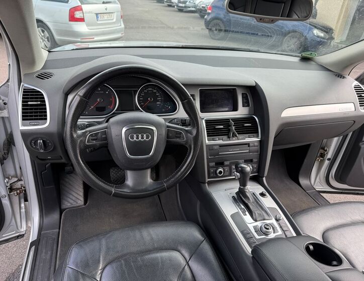 Audi Q7 8