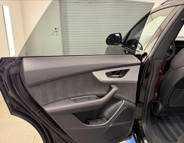 Audi Q8 21