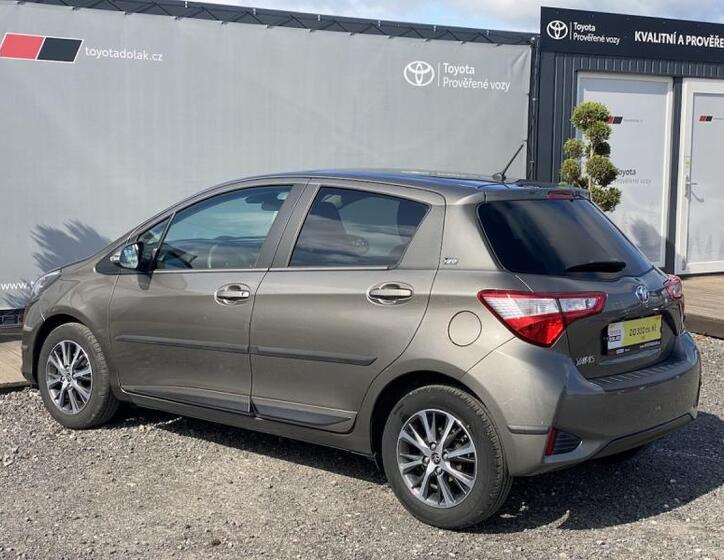 Toyota Yaris 5
