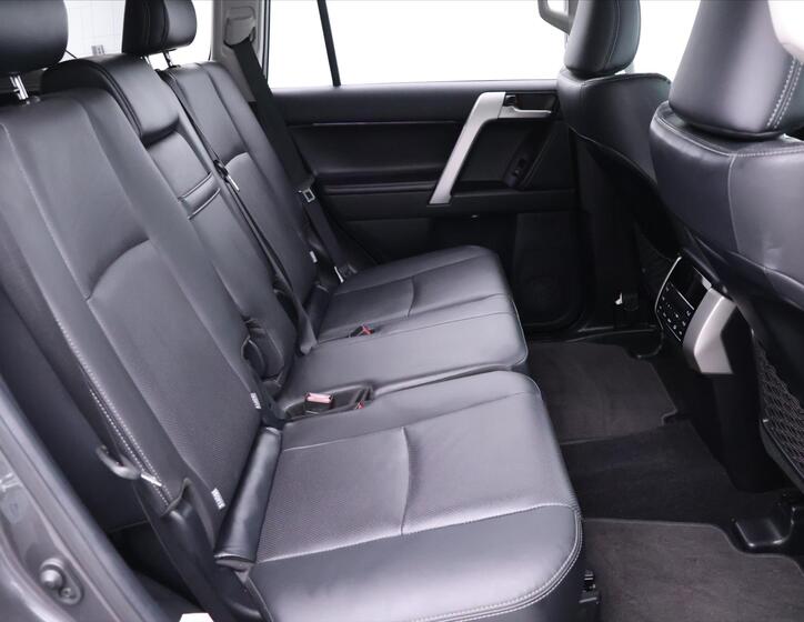 Toyota Land Cruiser 14