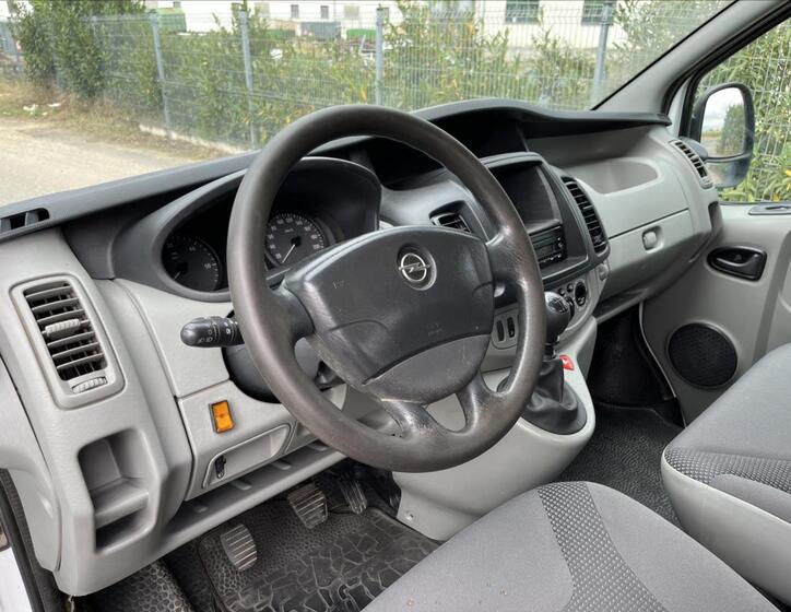 Opel Vivaro 9