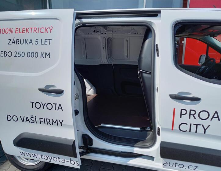 Toyota ProAce 9
