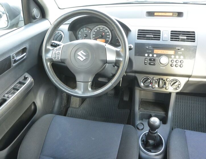 Suzuki Swift 13