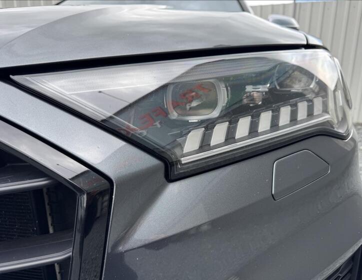 Audi SQ7 9