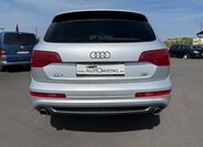 Audi Q7 6