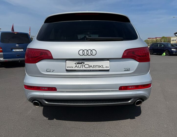 Audi Q7 6