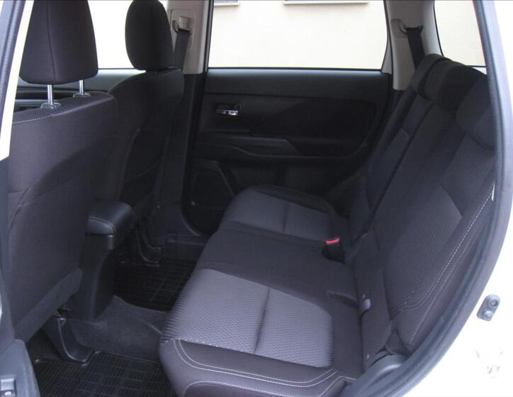 Mitsubishi Outlander 14