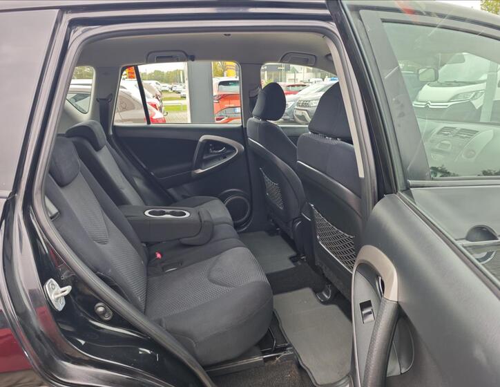 Toyota RAV4 13