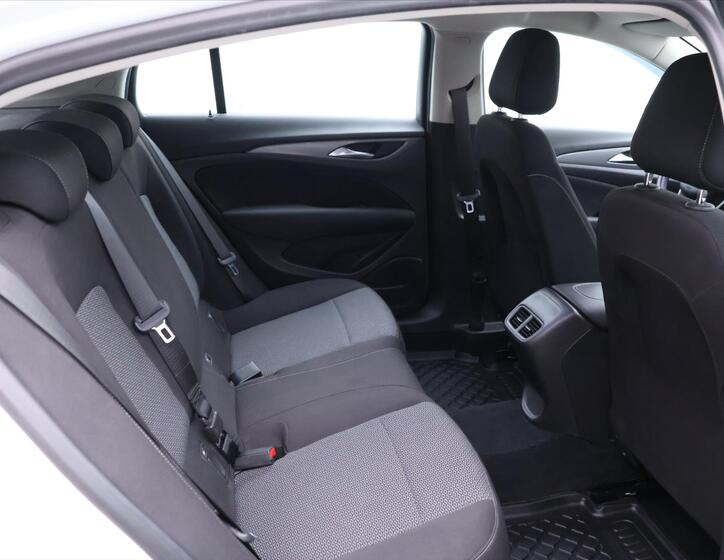 Opel Insignia 12
