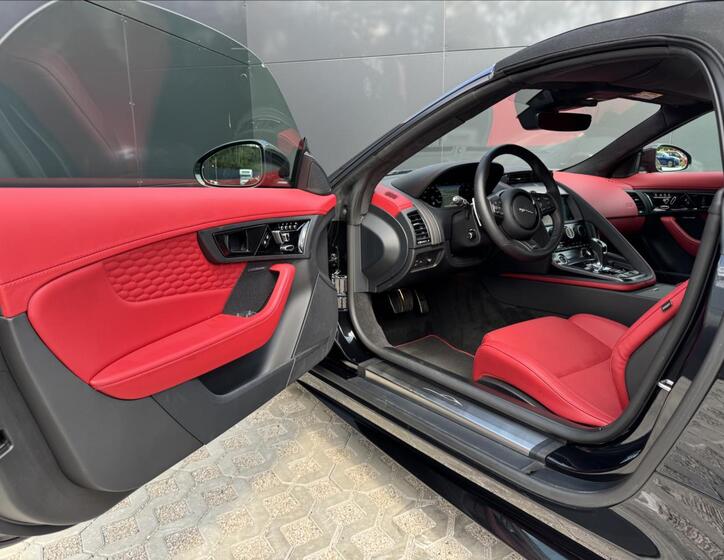 Jaguar F-Type 12